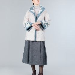 Giacca in lamb skin con collo inglese in visone rasato, cipria, 75 cm