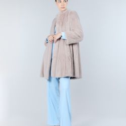 Cappotto in visone, modello svasato con collo alto, rosa, 85 cm
