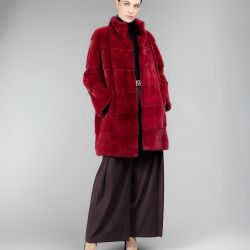 Cappotto in visone al ginocchio, geranio, 85 cm