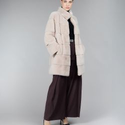 Cappotto in visone al ginocchio, cipria, 85 cm