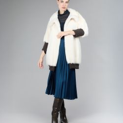 Cappotto di visone, collo alto, polsini e fondo in lana, colore bianco, 85 cm