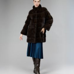 Cappotto di visone con collo alto, mogano, con parte inferiore removibile, 85 cm
