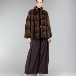 Giacca in visone con collo alto, demi buff, 70 cm