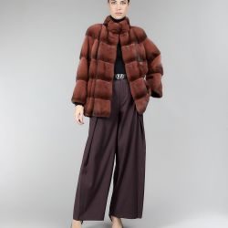 Giacca in visone con collo alto, ribes, 70 cm