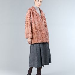 Cappotto in lambskin con collo inglese, rosa, 80 cm