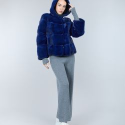 Veste courte en vison avec capuche bleue, copie de 60 cm.