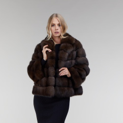 Short sable fur jacket with dark English collar, 60cm long.