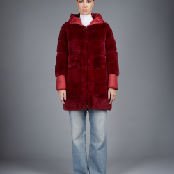 Piumino lungo con cappuccio reversibile in rex rosso 85 cm