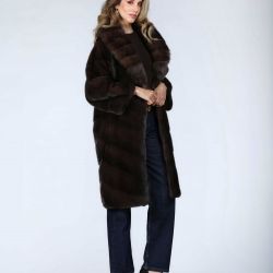 Diagonal mink coat with mahogany English collar, 100cm