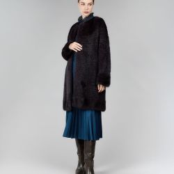 Пальто из норки с продольной отделкой, без воротника, баклажановый цвет, 90 см