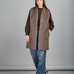 Gilet reversibile in visone e tessuto con chiusura a bottoni e tasche laterali, fango, 85 cm