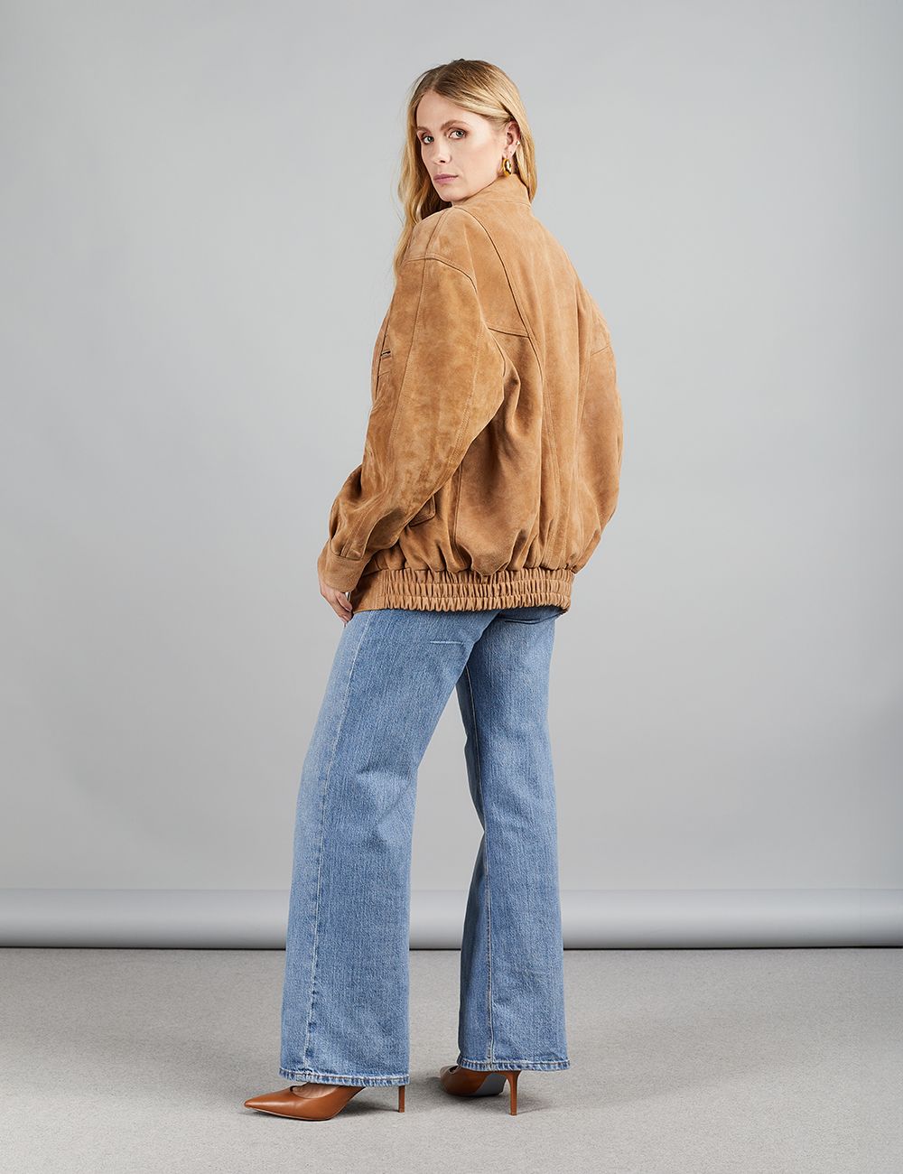 Oversized suede jacket with camel zip, 70 cm.