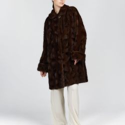Cappotto al ginocchio in visone con colletto mogano 95cm