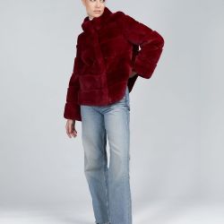 Giacca corta in rex con collo alto rosso 60cm