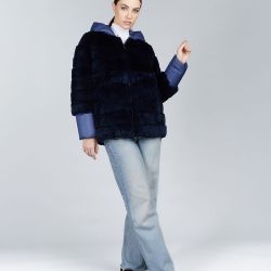 Doudoune courte à capuche réversible en rex bleu nuit 70cm