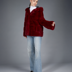 Giacca oversized in rex con cappuccio rosso 65cm