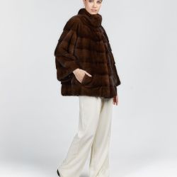 Giacca corta in visone oversized con collo alto demi buff 75cm