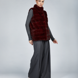Gilet in visone con collo alto rosso 70cm