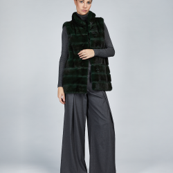 Gilet in visone con collo alto verde 70cm