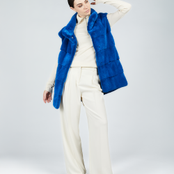 Gilet in visone con collo alto blu elettrico 75cm