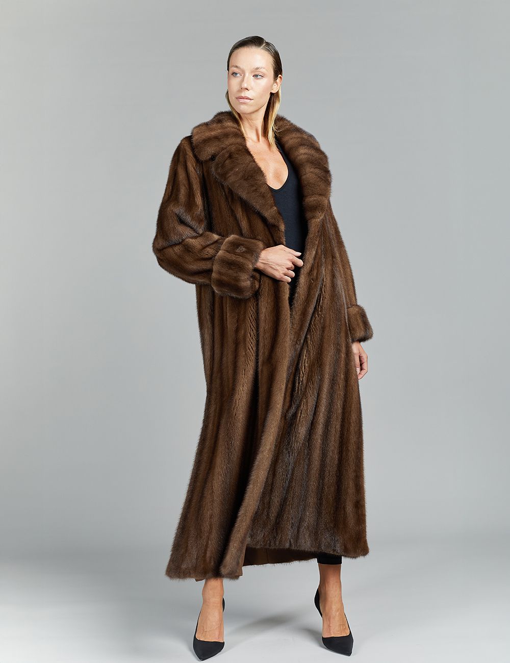 Long mink coat, English collar, demi buff, 135 cm.