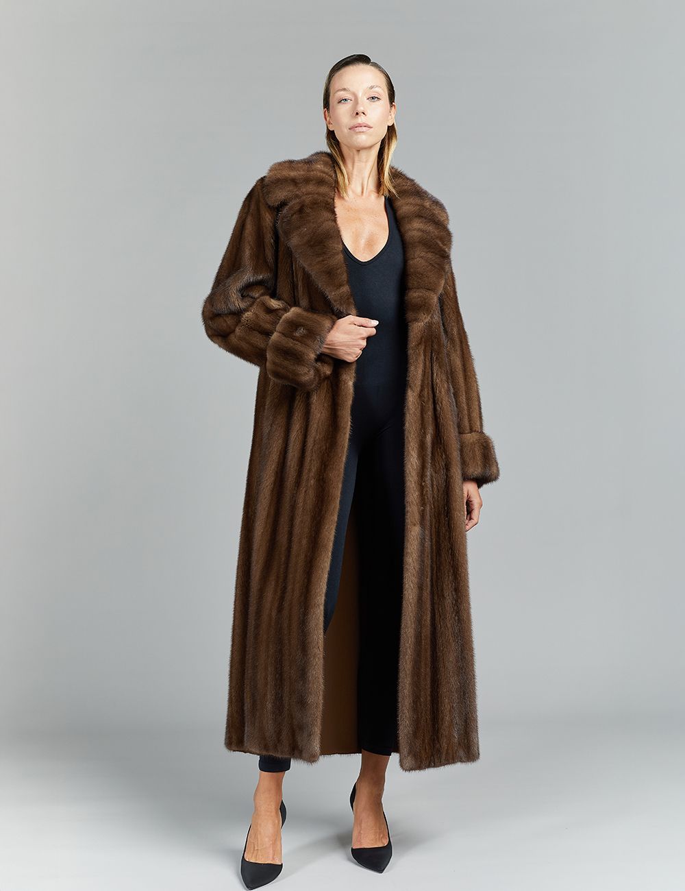 Long mink coat, English collar, demi buff, 135 cm.